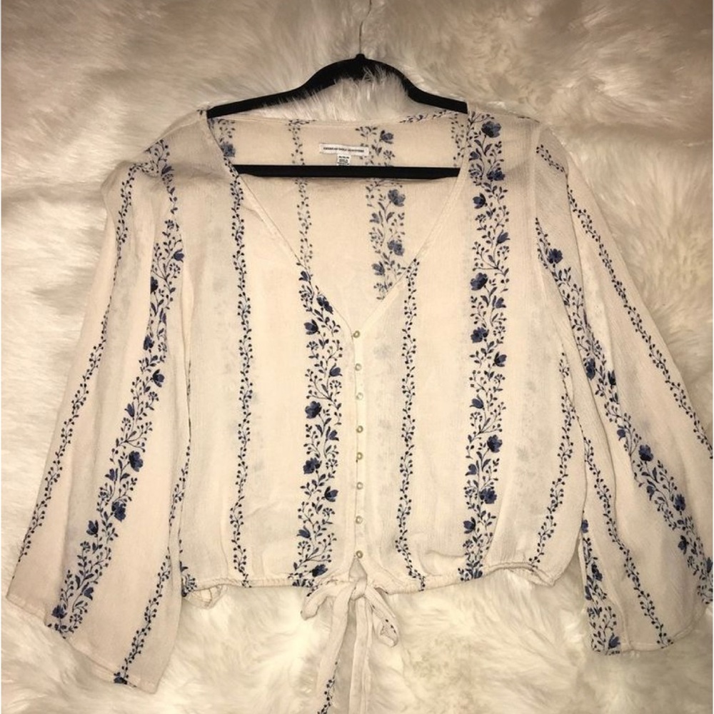 American eagle floral top 🤍